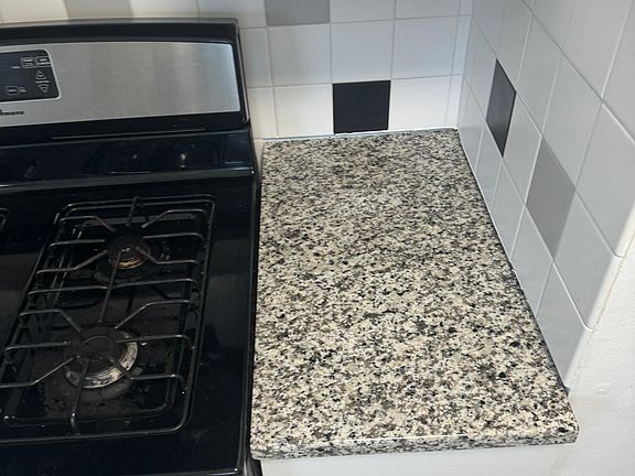 Kitchen wtih granite countertop