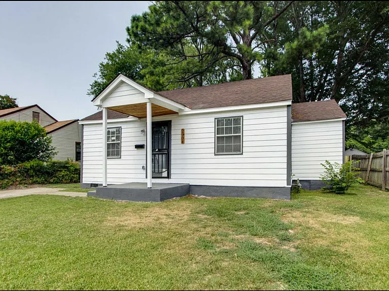 2904 Barron Ave — Photo 2