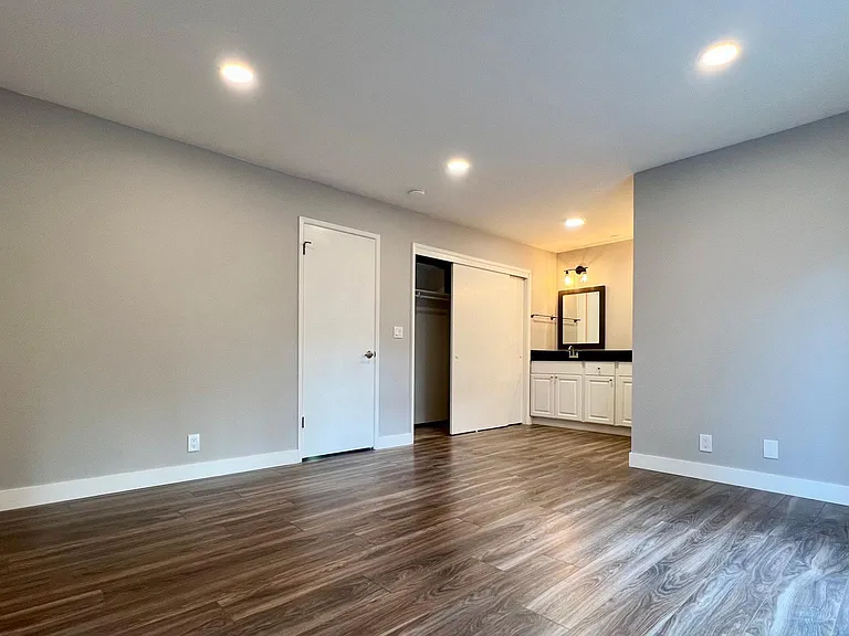 698 Danforth Dr — Photo 15