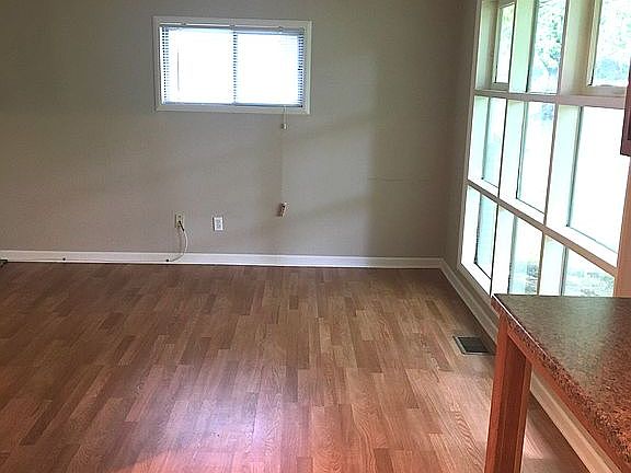 4th image of 1295 Bluff Ave