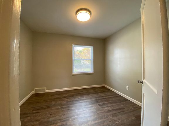 5th image of 24720 Cloverlawn St