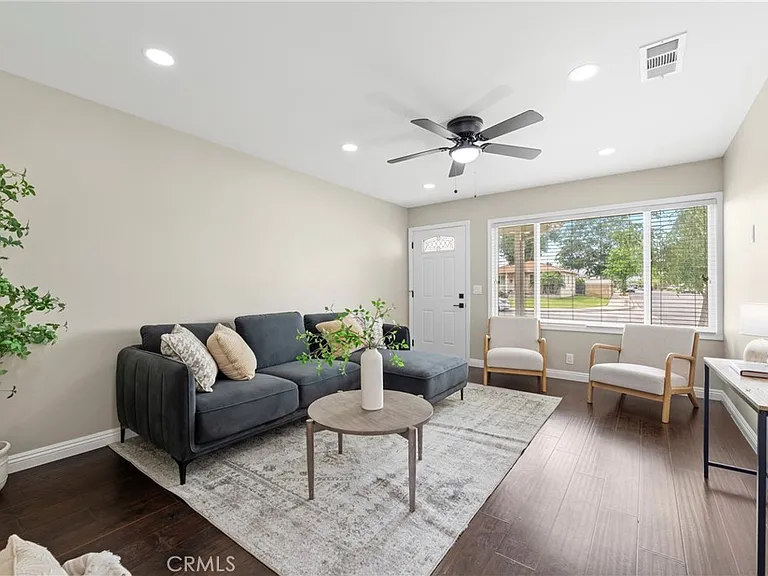 232 Olive Pl — Photo 4