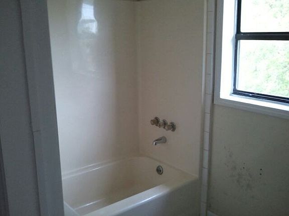 4th image of 120 Haymarket Dr