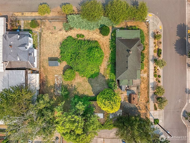 3rd image of 1445 S Cloverdale Street