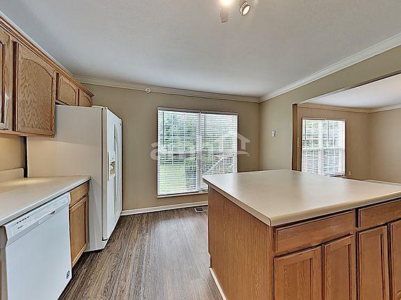 5th image of 4301 Aylesbury Dr