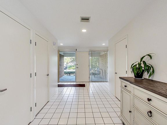 5th image of 438 Amberley Ln