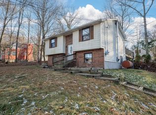 14 Greenwich Rd, Hewitt, NJ 07421