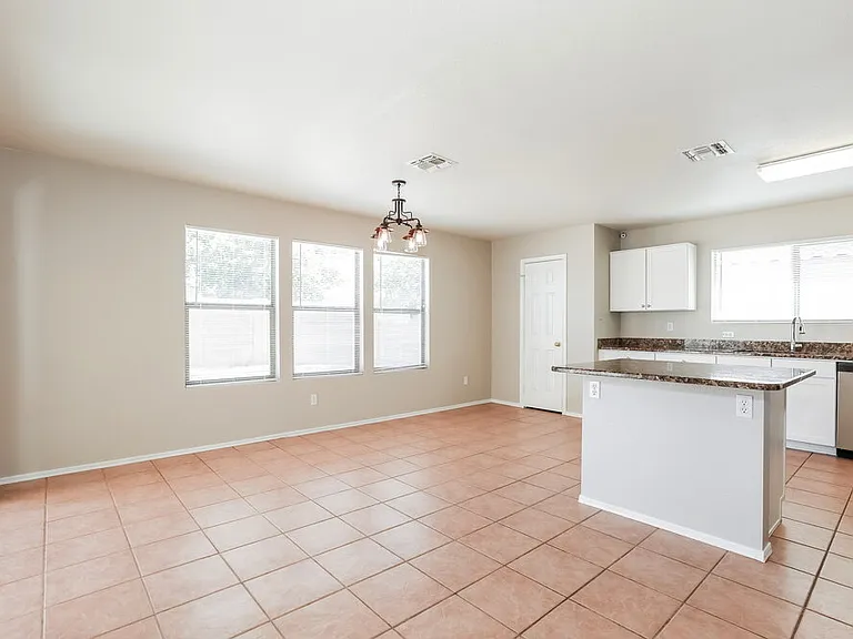 11225 E Quicksilver Ave — Photo 5