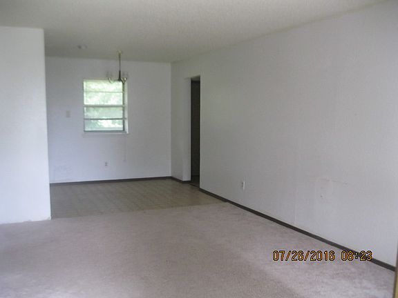 3rd image of 702 Meadowlake Dr