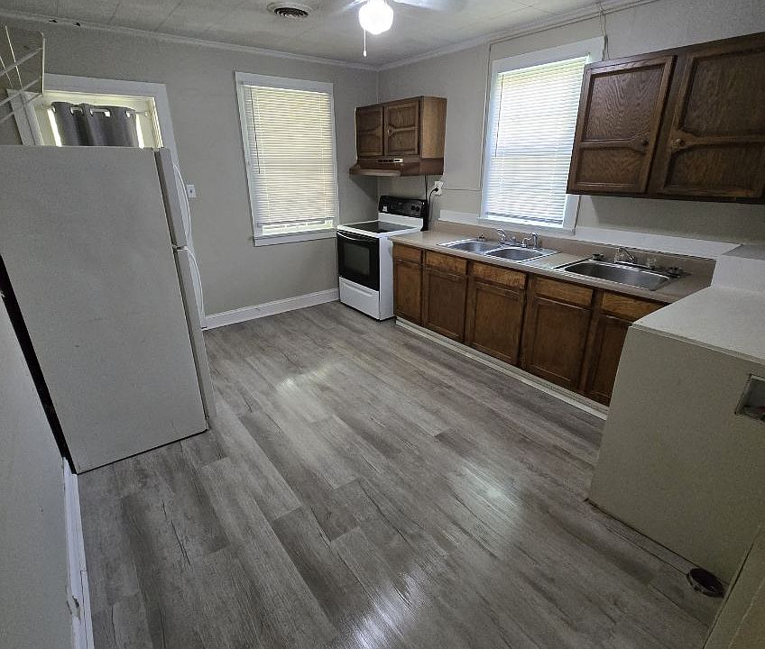1st image of 2649 Wilson Ave