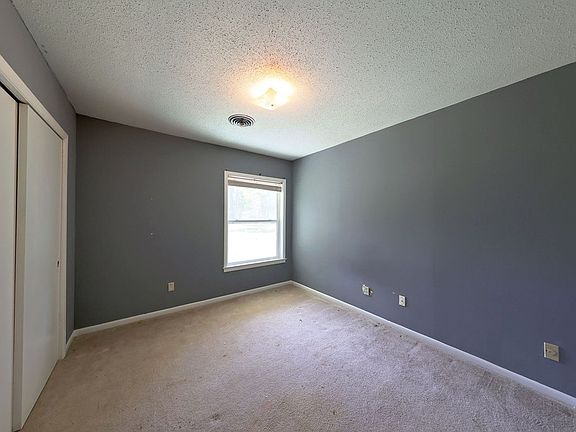 5th image of 60 Skyline Dr