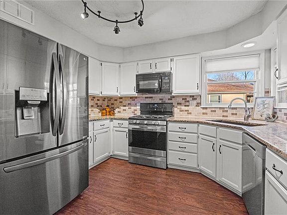 3rd image of 103 Crestview Dr