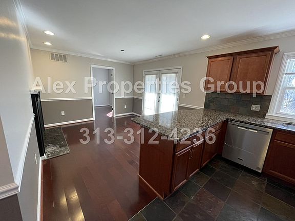 4th image of 31045 Sheridan Dr