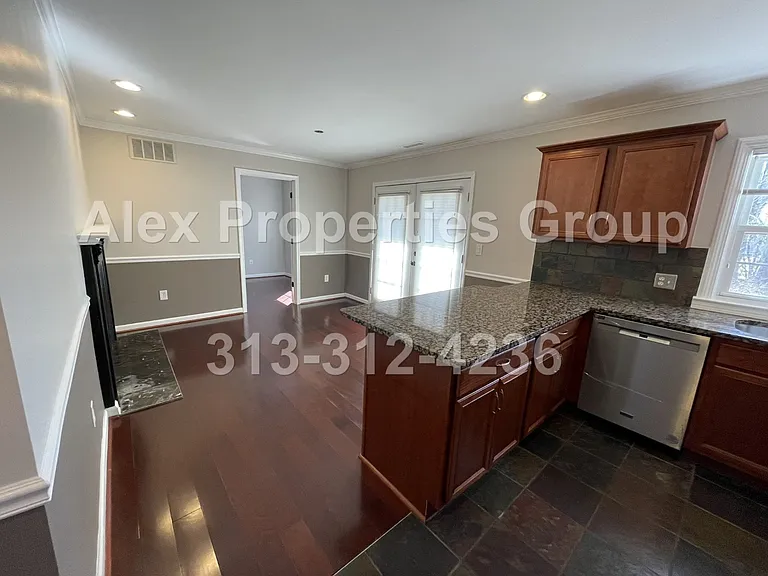 31045 Sheridan Dr — Photo 4