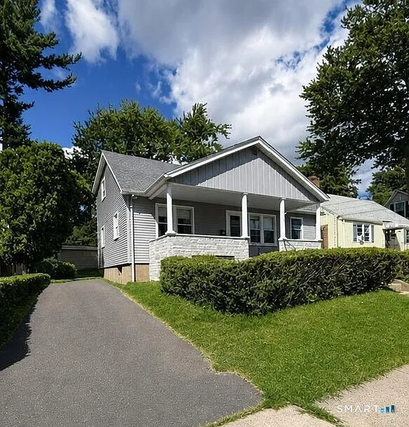 4 bed, 2.0 bath, 1602 sqft, $3,300 — Photo 2