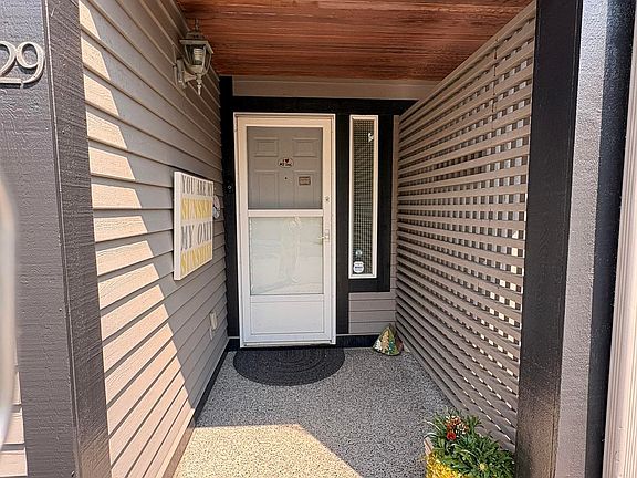 3rd image of 1828 Lilac Dr #29