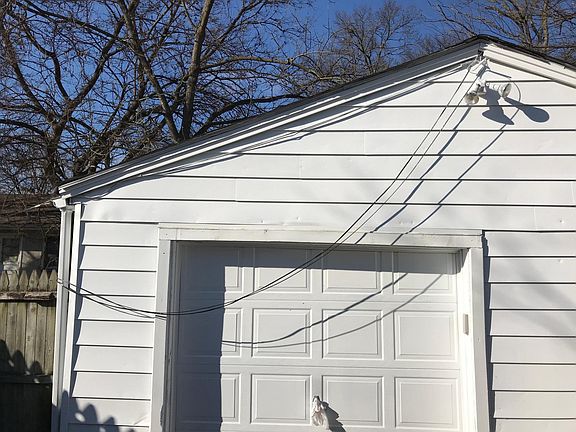 3rd image of 881 E Como Ave