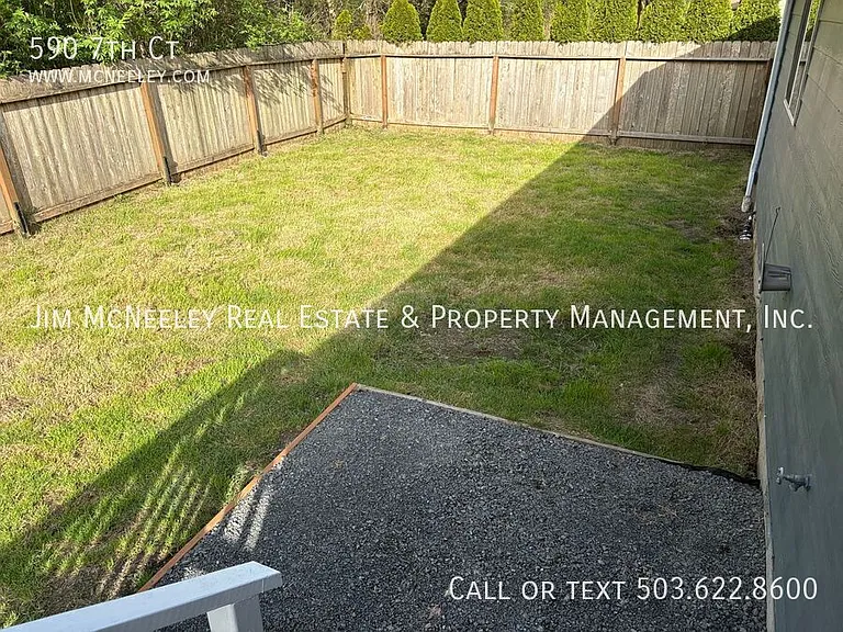 590 7th Ct — Photo 27