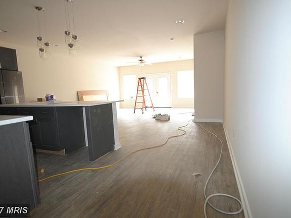 4th image of 114 Beverly Blvd