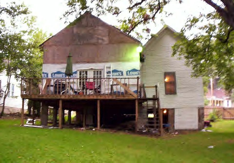 2nd image of 413 Edgar St