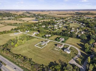 2612 Anna Elizabeth Ln, Muscatine, IA 52761