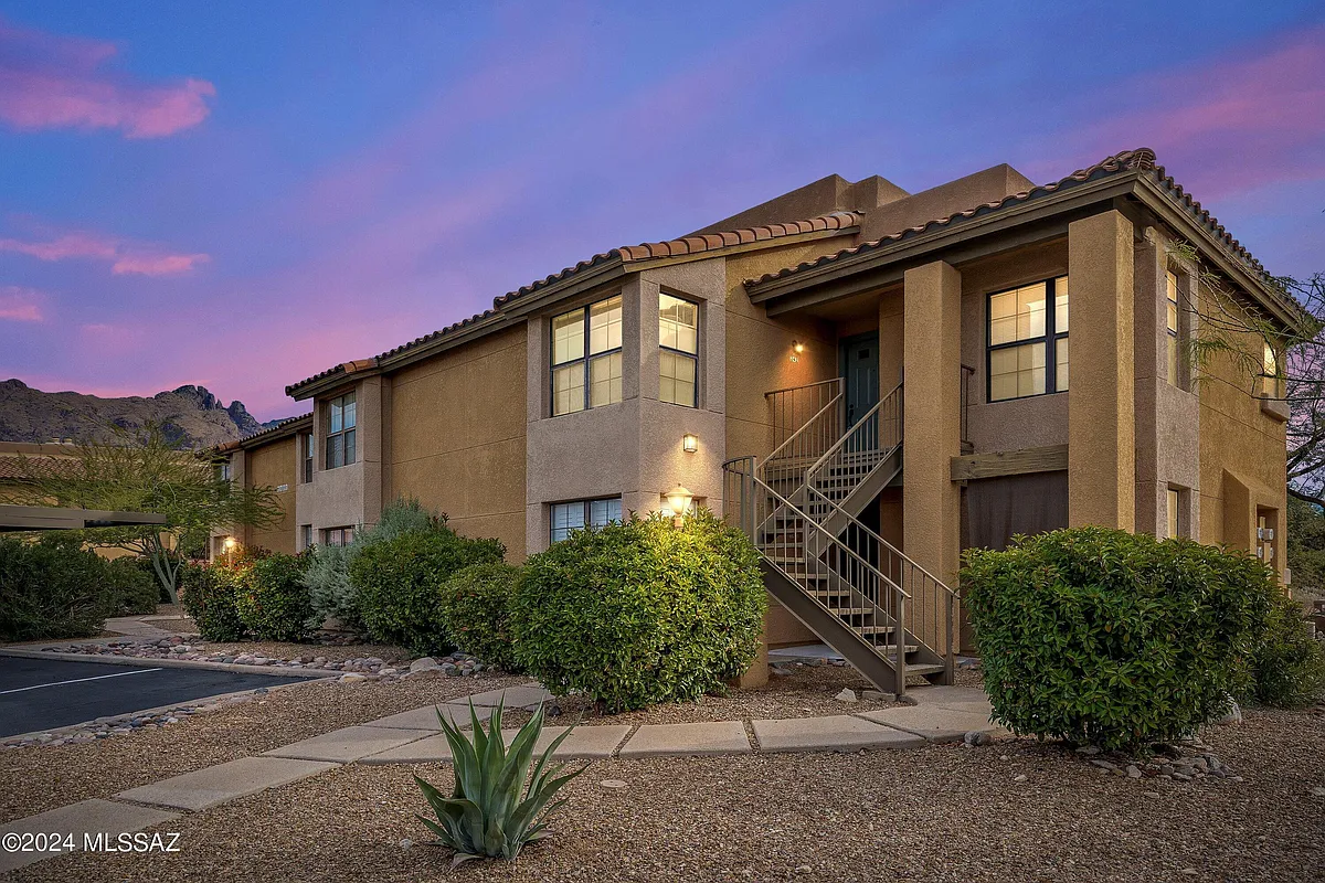 Building Photo - 6651 N Campbell Ave #141