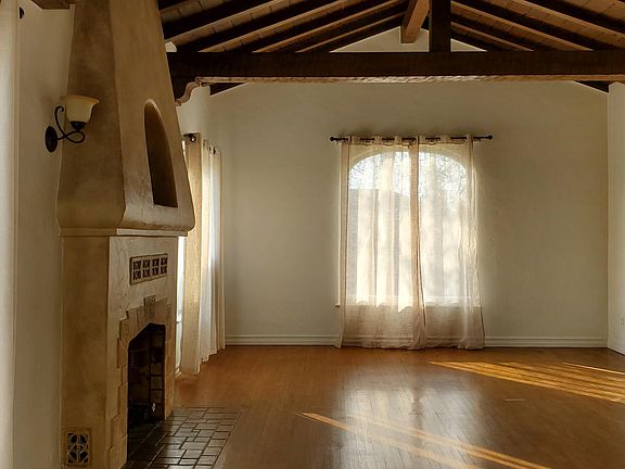 Livingroom facing West