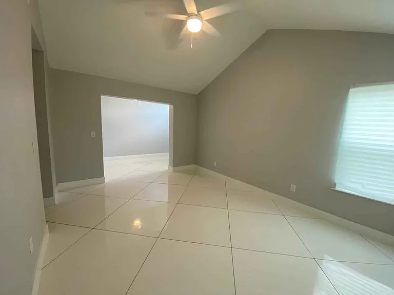 2032 Gregory Dr — Photo 3