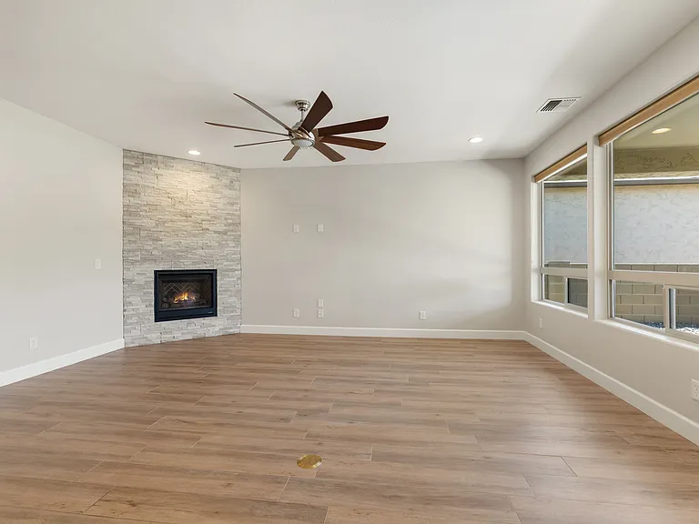 1292 N Low Valley Ln — Photo 2