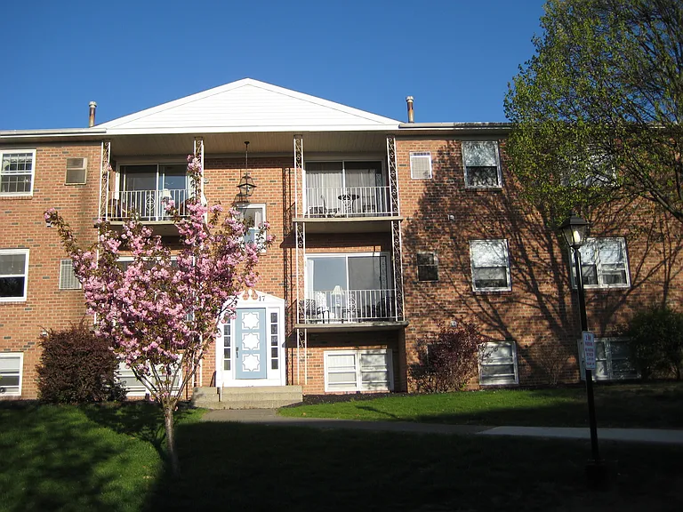 Park Hill Lane Apartments — Photo 26