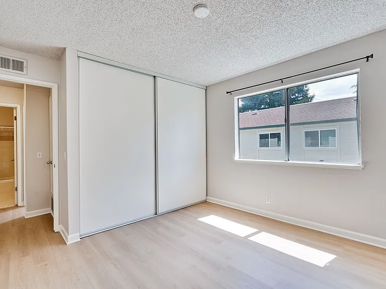781 N Fair Oaks Ave #6 — Photo 22
