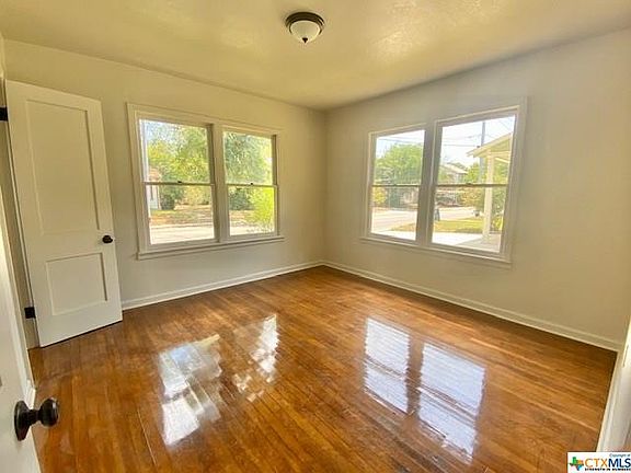 3rd image of 1026 N San Marcos St