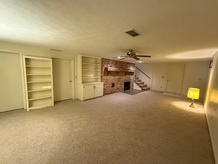 221 Grandview Dr — Photo 10
