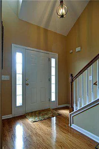 4 bed, 2.5 bath, 2460 sqft, $2,400 — Photo 2