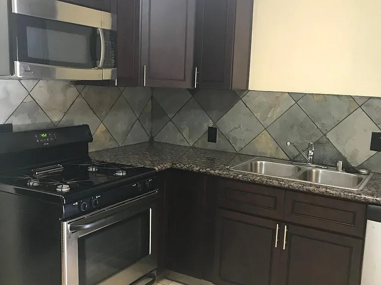 5538 Riverton Ave #A — Photo 6