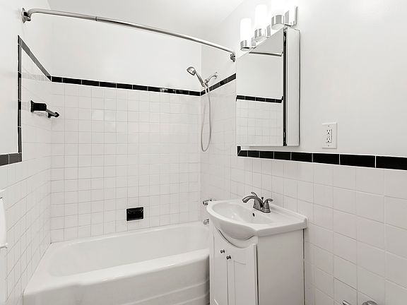 4th image of 165 Christopher St APT Lcc