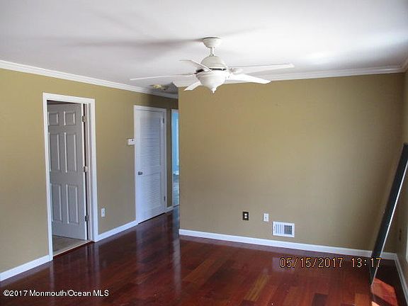 3rd image of 564 Bay View Dr