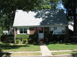 200 Maeder Ave, Merrick, NY 11566