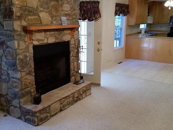 3rd image of 1088 Miriam Hill Dr