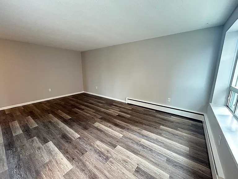 21 Balmoral Ave S #202 — Photo 7
