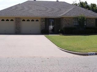 905 Sugarbush Ln, Burkburnett, TX 76354