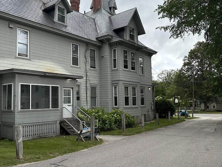 881 Main St #5 — Photo 2