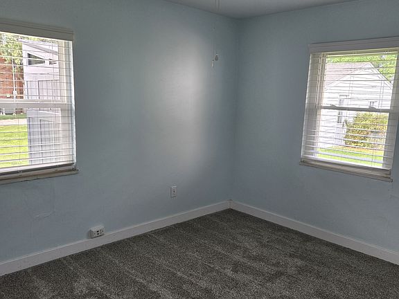 3rd image of 1605 Cord St