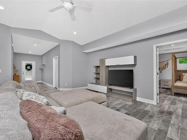 310 Albatross Rd — Photo 13