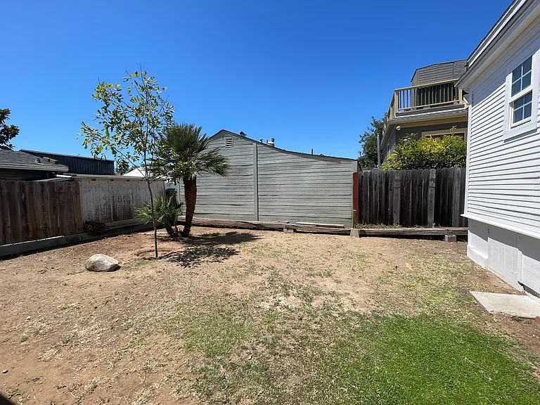 552 21st St — Photo 31