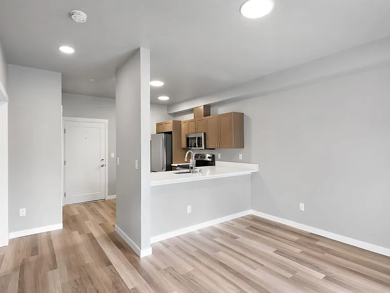 Kingsway Apartments — Photo 57
