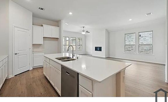 5th image of 4305 Brenton Ln