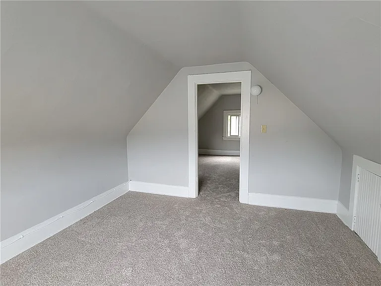 1110 5th Ave — Photo 15
