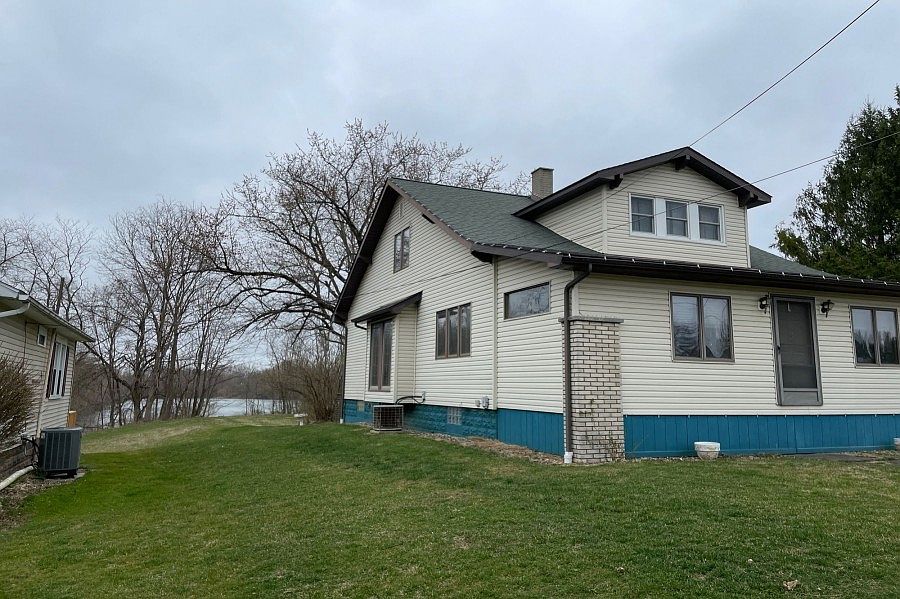 2nd image of 143 Rich Ave