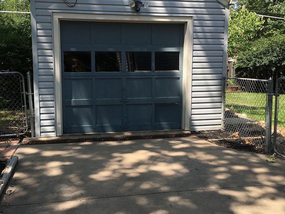 Detached garage